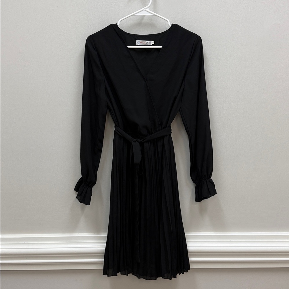 BBX Lephsnt Elegant Black Accordian Detail Dress Sz Small! - Picture 3 of 10